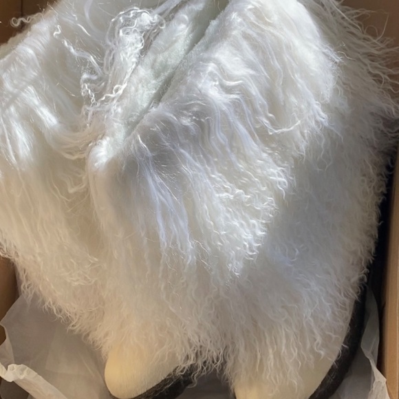 NWT Fur boots in white size 6 - Picture 4 of 4